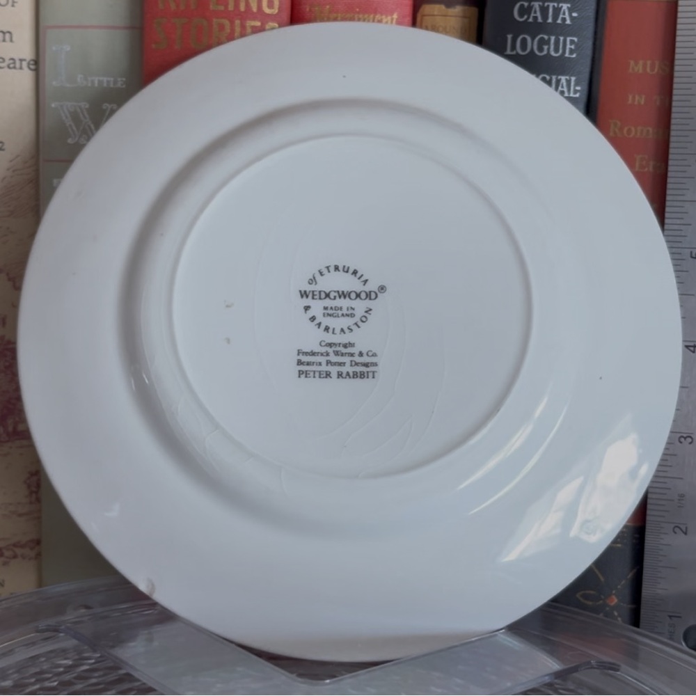 Peter Rabbit Decorative Plate - Picture 2 of 7